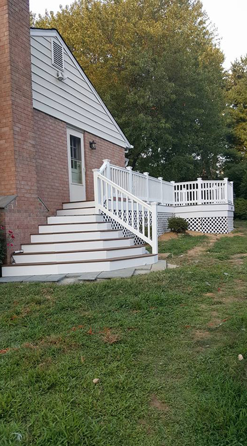 Deck installation using wooden boards and PVC finishes. Custom deck